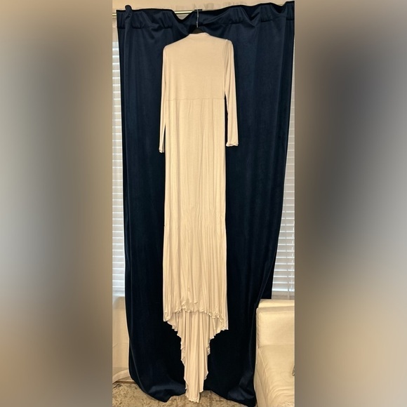 Turtleneck High Neck Maternity Dress for Photoshoot One Size underbust 36” White - Picture 2 of 6